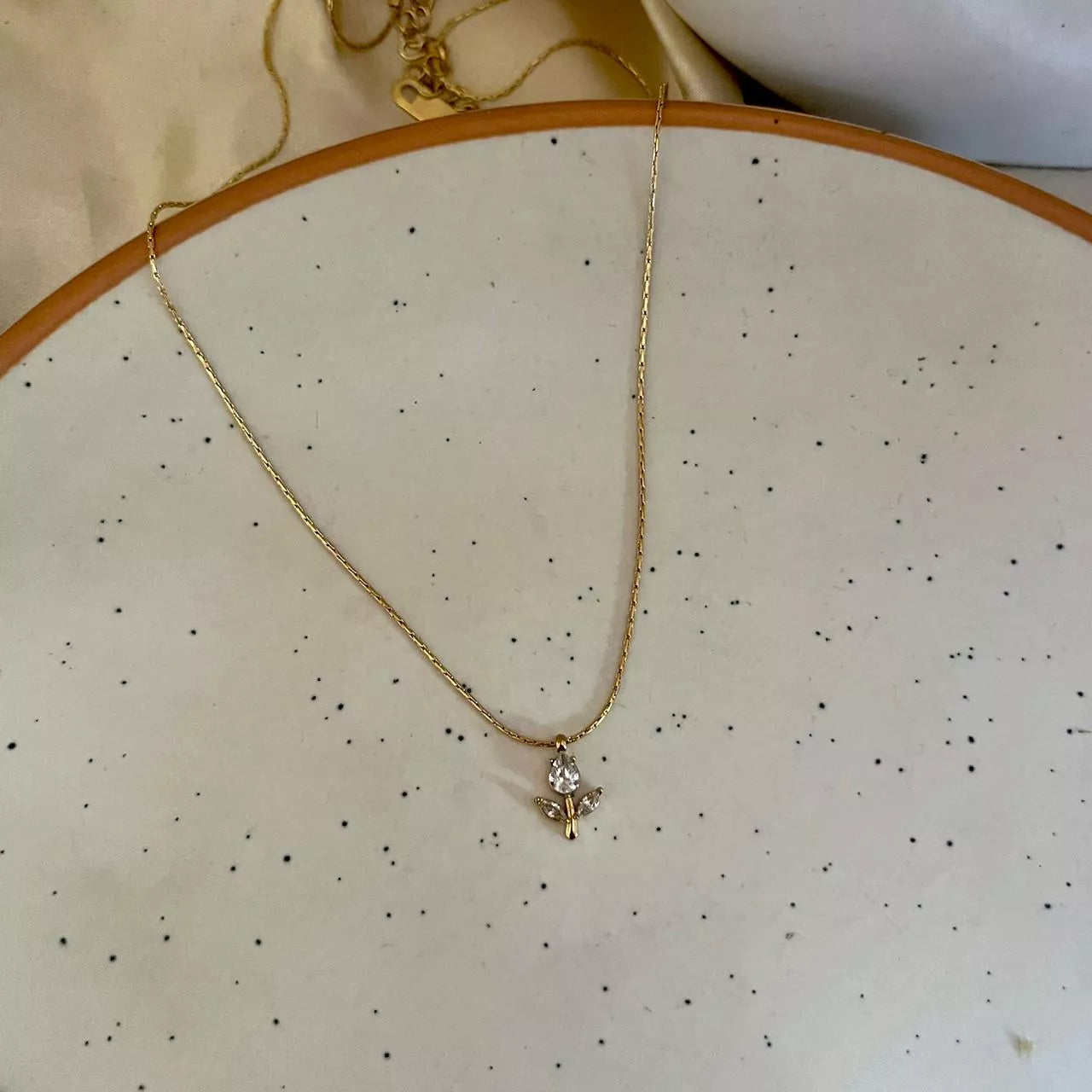 Minimal Rose Necklace