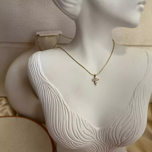Cross Minimal Necklace