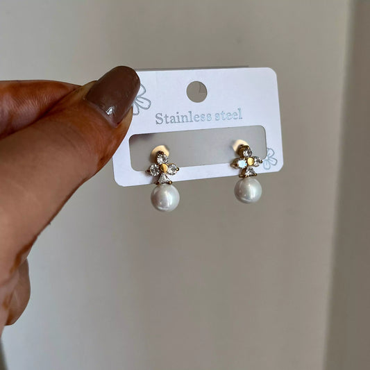 Pearly Flee Earrings