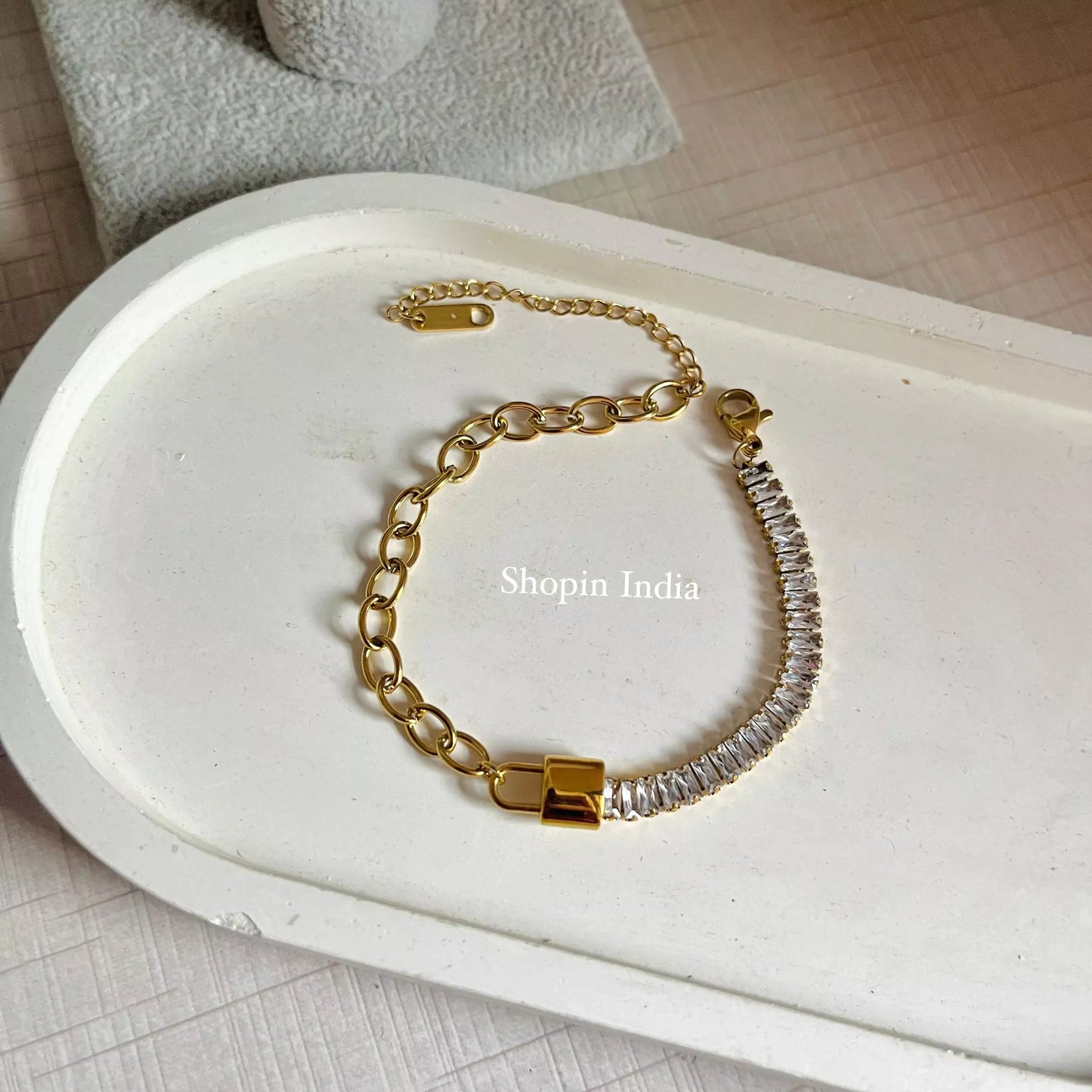 Saushi Locked Bracelet