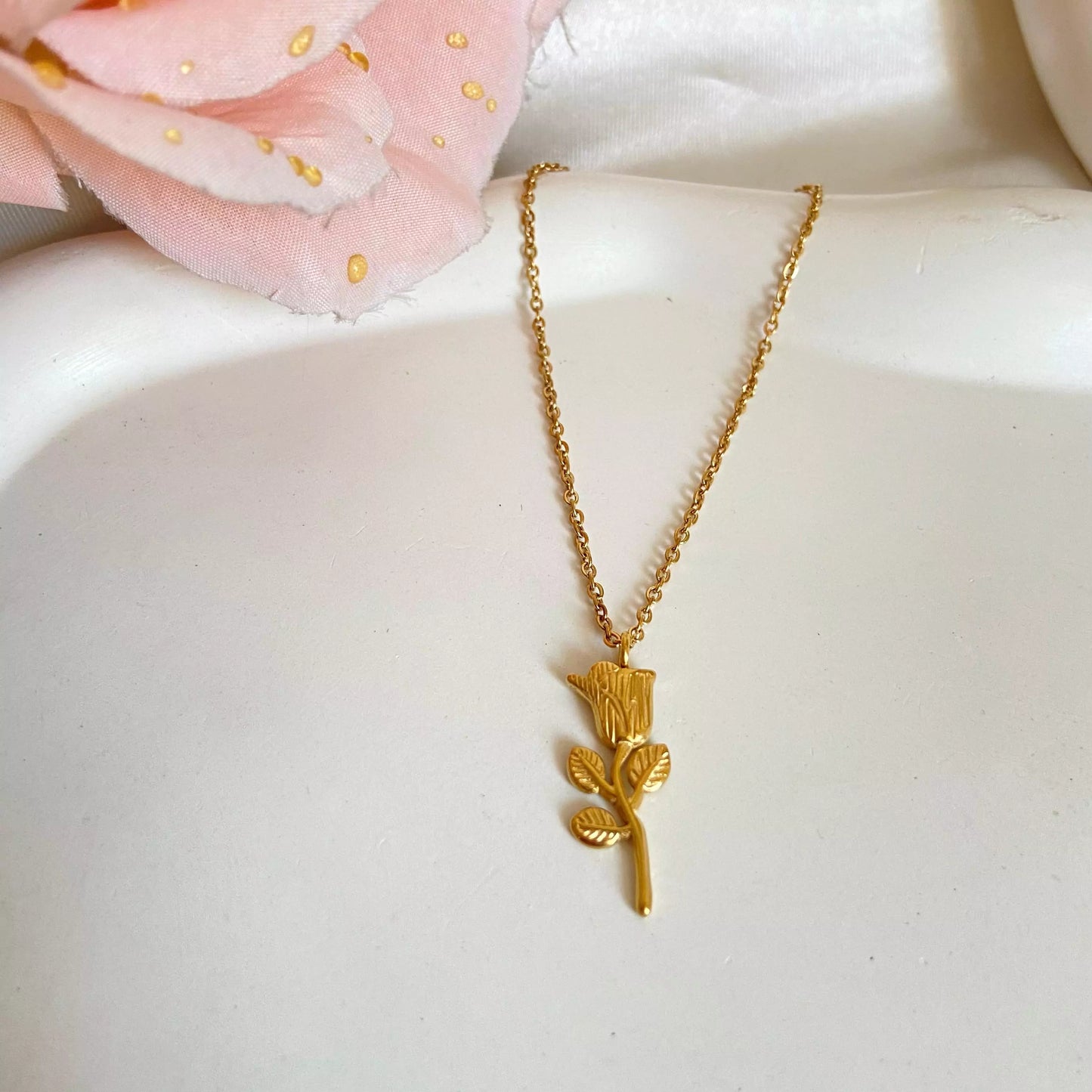 Rose Selle Necklace