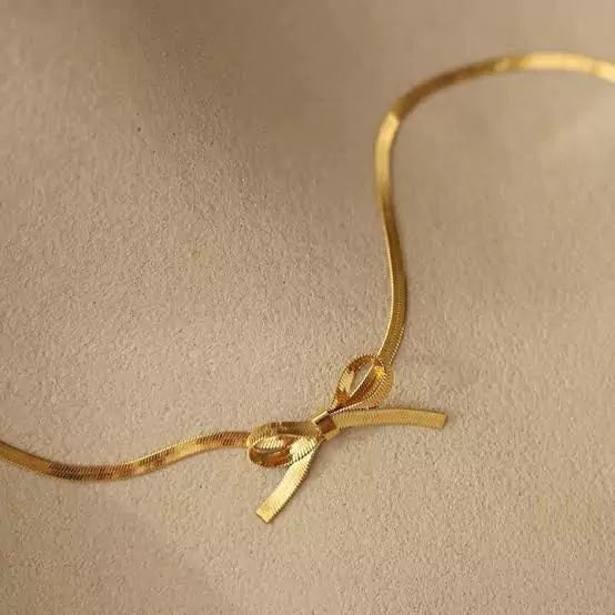 Bow Strella Necklace