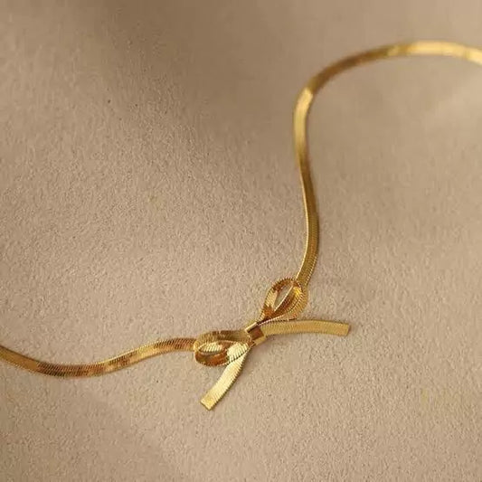 Bow Strella Necklace