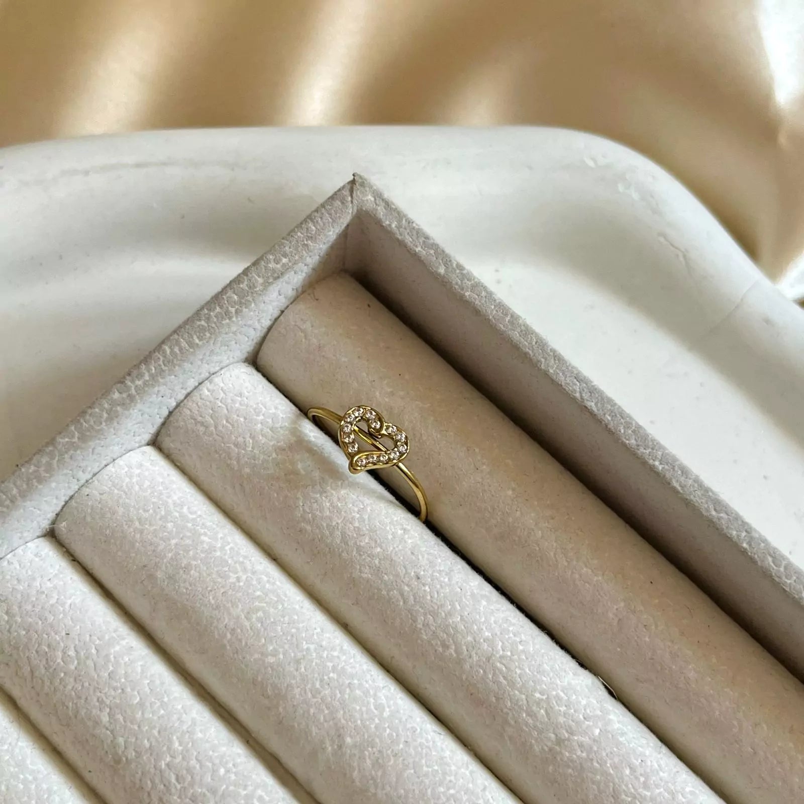 Heart Studded Ring - white