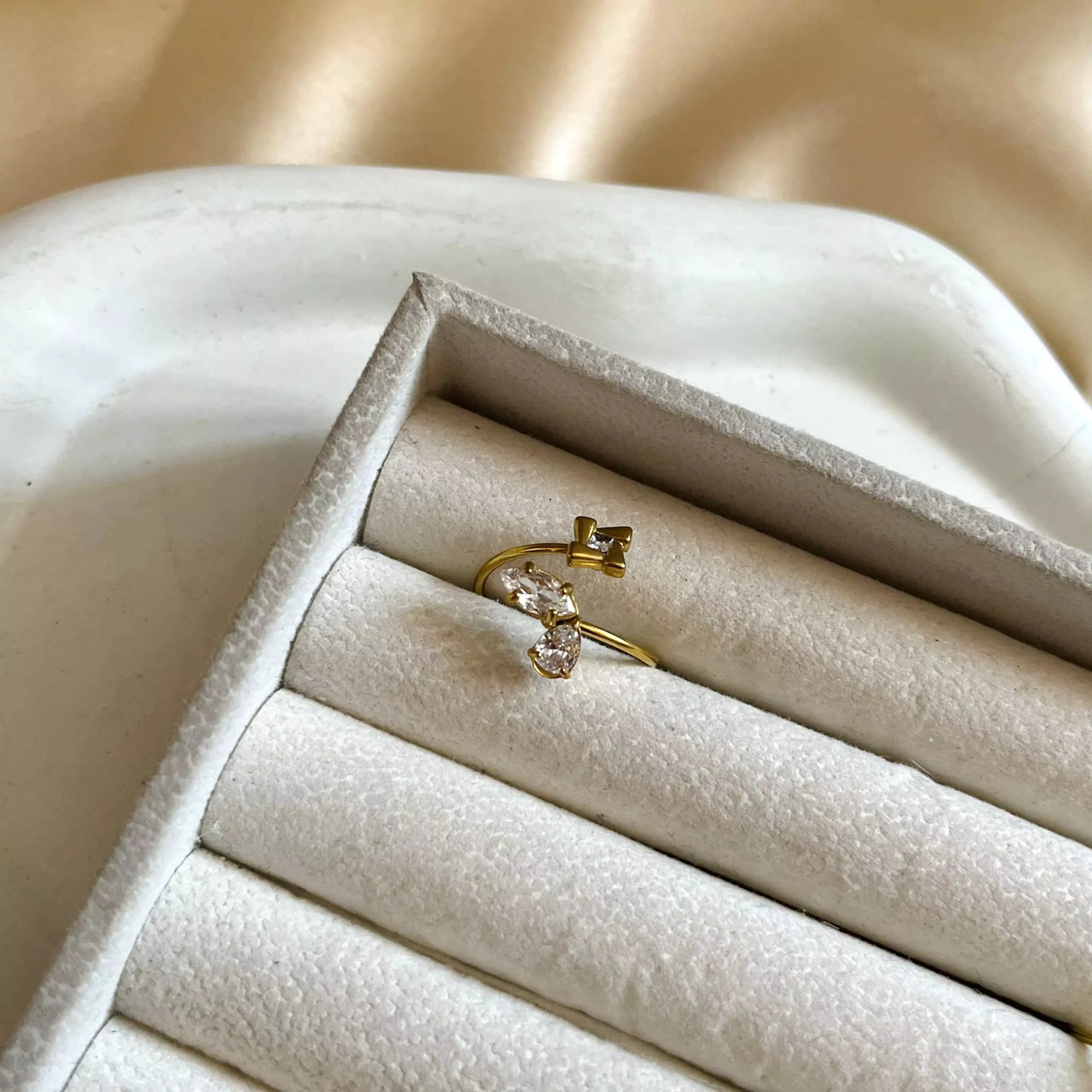 Stella Stones Ring - White