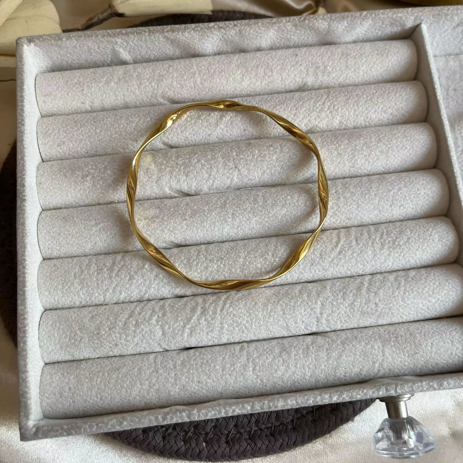 Twisted Gold Bangle (fits size 2���5-2���6)