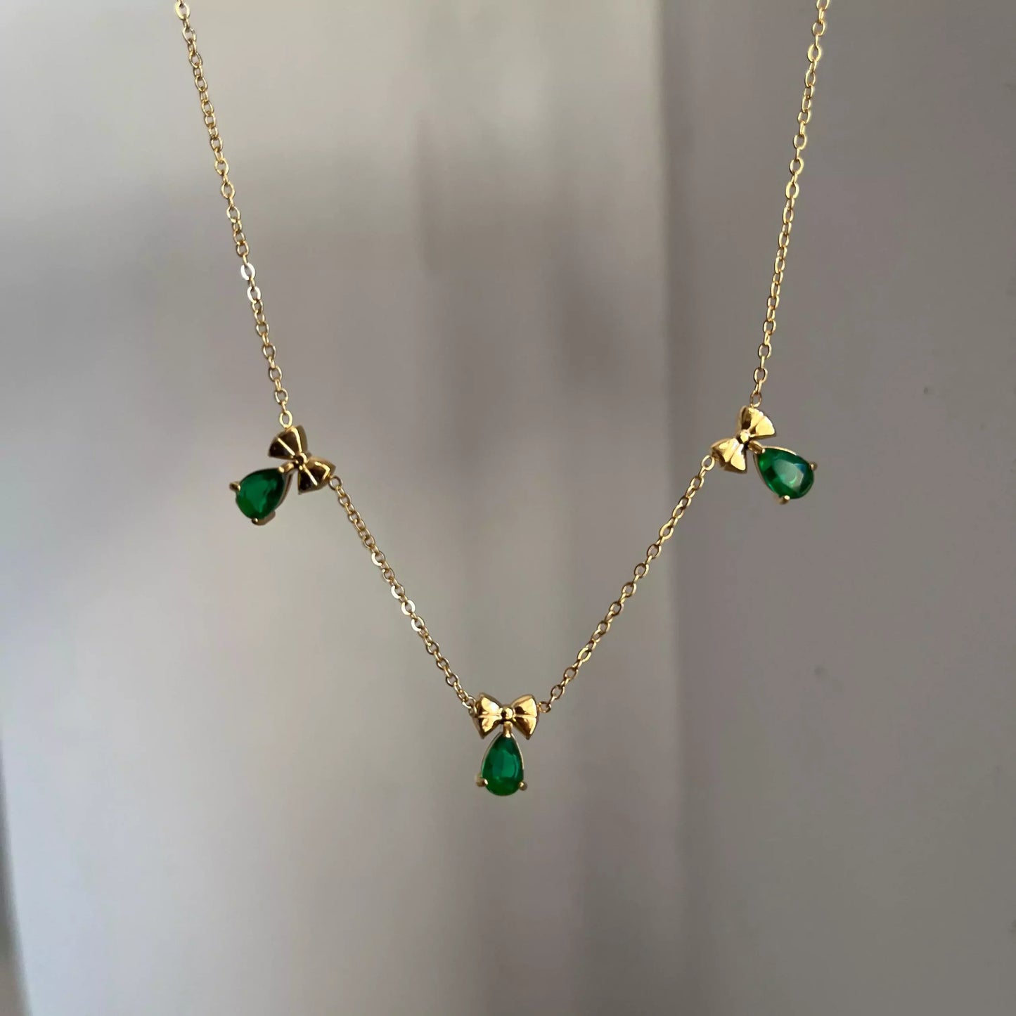 Bows Emerald Necklace