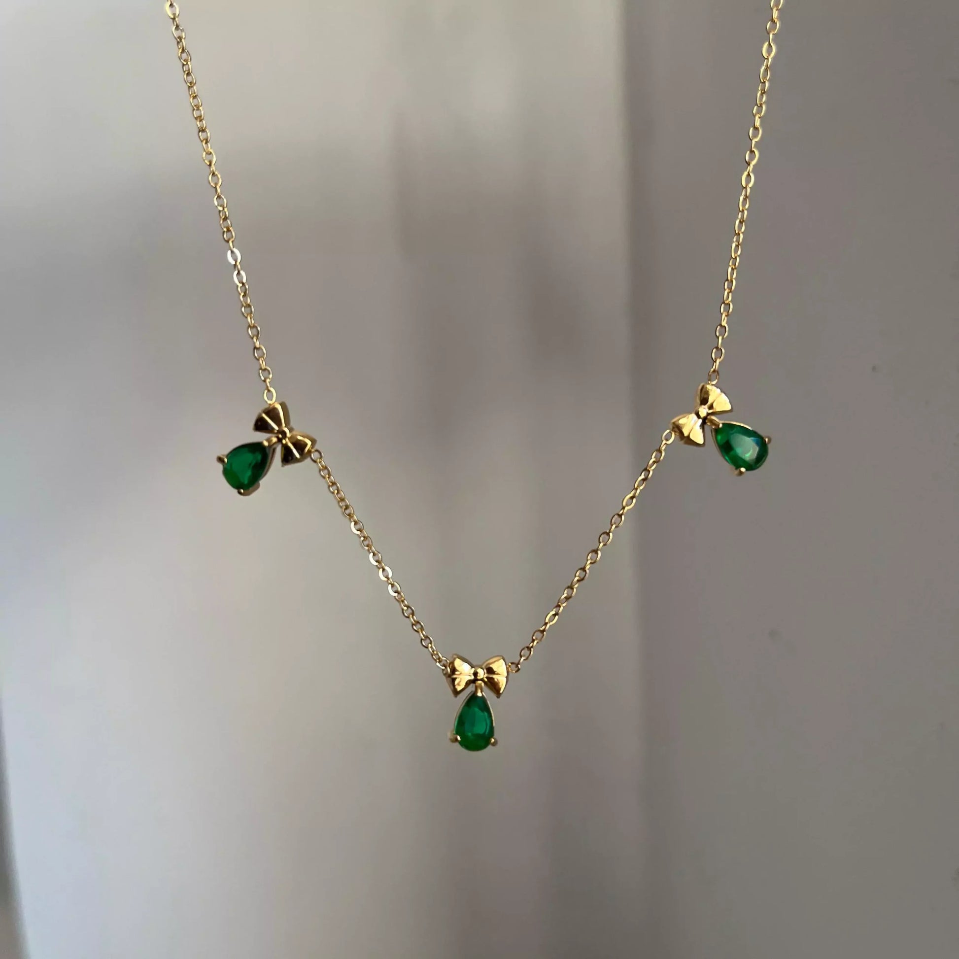 Bows Emerald Necklace