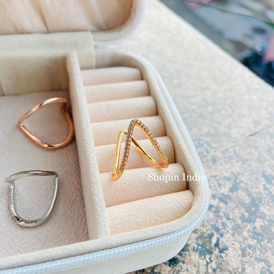 Vanki Ring / V ring - golden