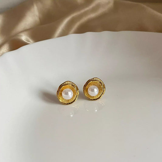 Saya Pearl Studs