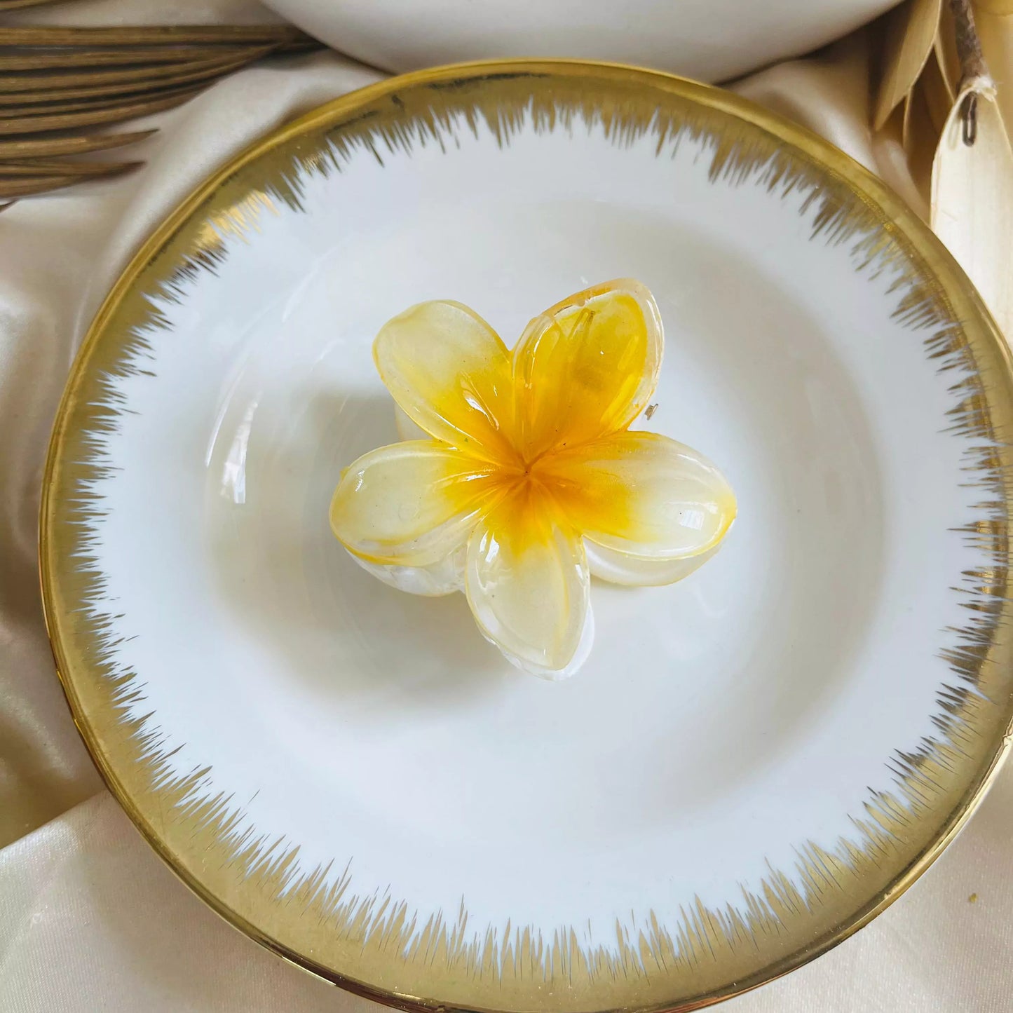 Flower Small Clucher- white