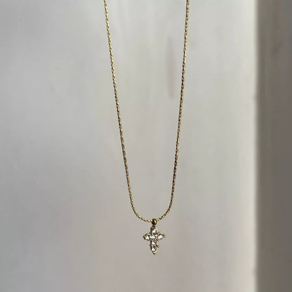 Cross Minimal Necklace