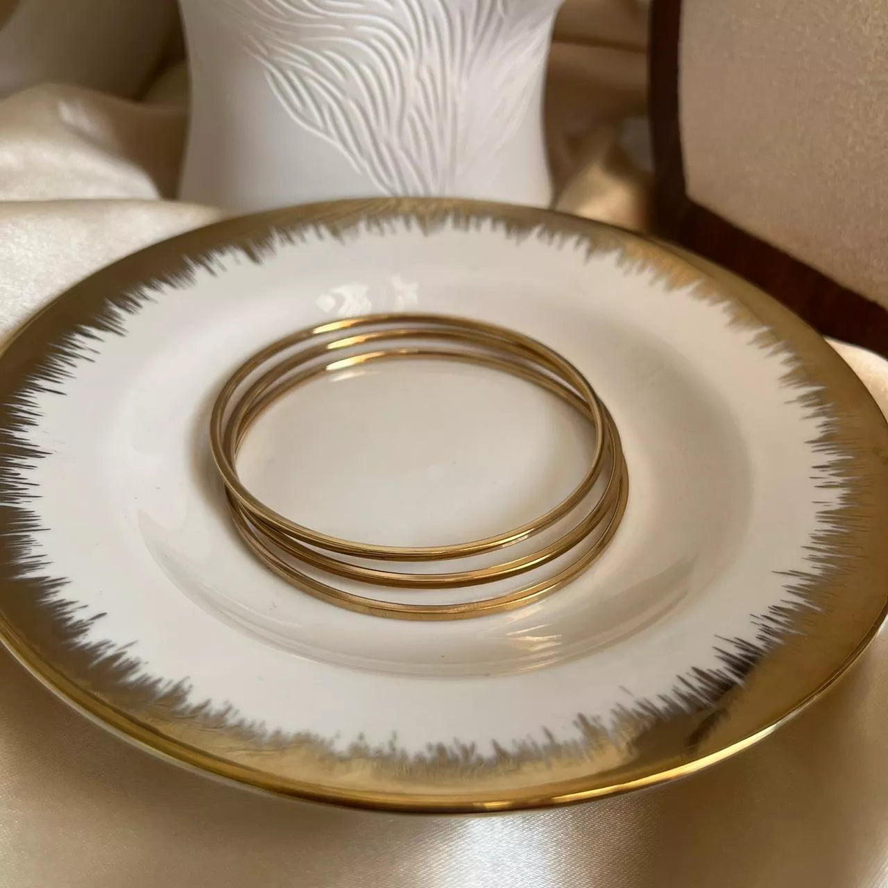 Gold Thin Bangle Set - Size 2’8 (diameter: 7 cm)