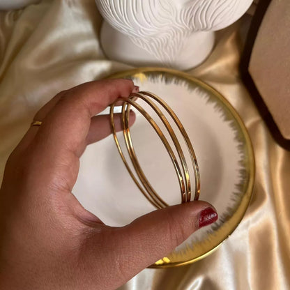 Gold Thin Bangle Set - Size 2’8 (diameter: 7 cm)