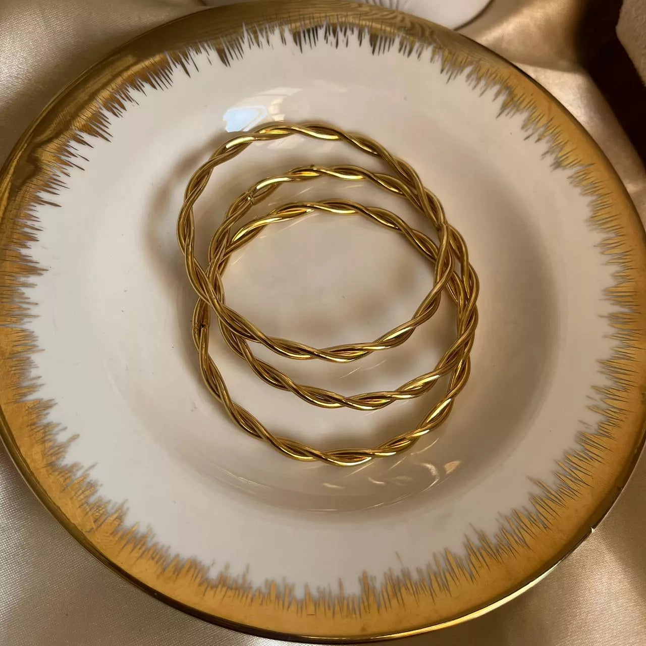 Twined Bangle Set - Size 2’6 (diameter: 6 cm)