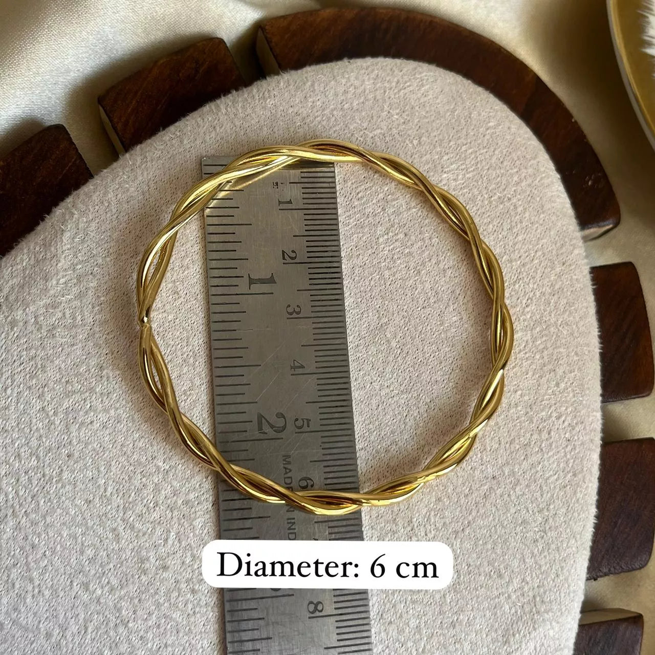 Twined Bangle Set - Size 2’6 (diameter: 6 cm)