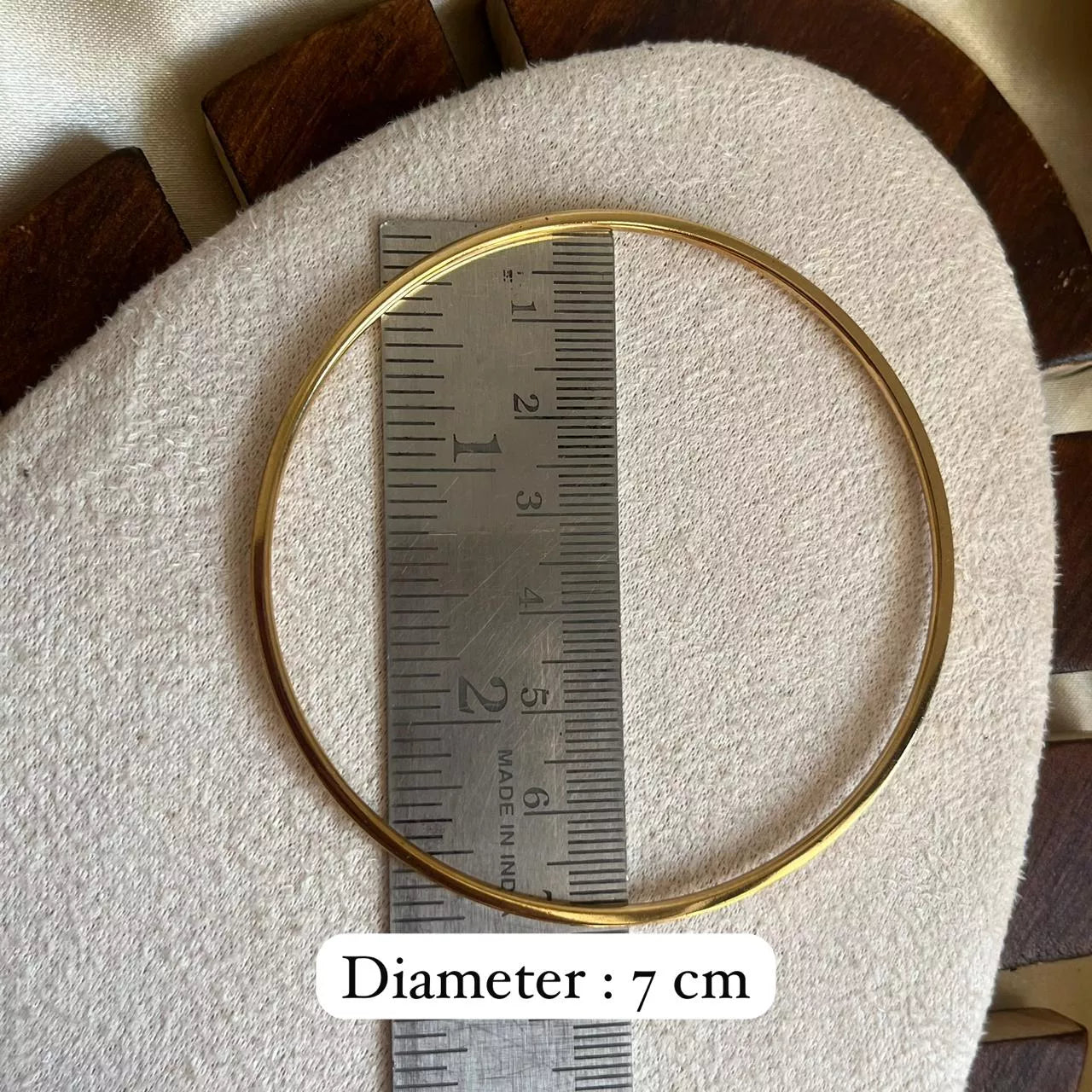 Gold Thin Bangle Set - Size 2’8 (diameter: 7 cm)