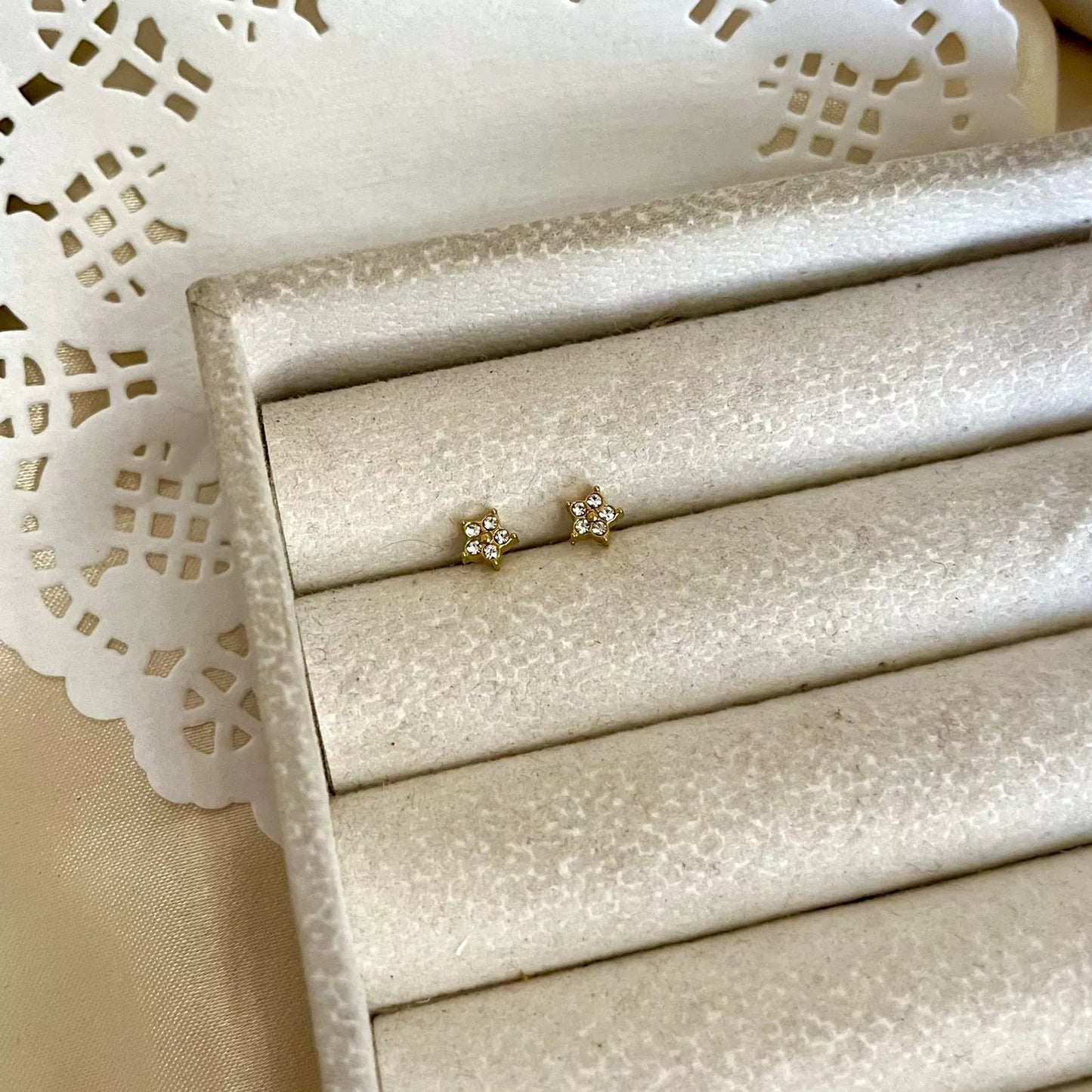 Mini Floral Earrings (piercing)