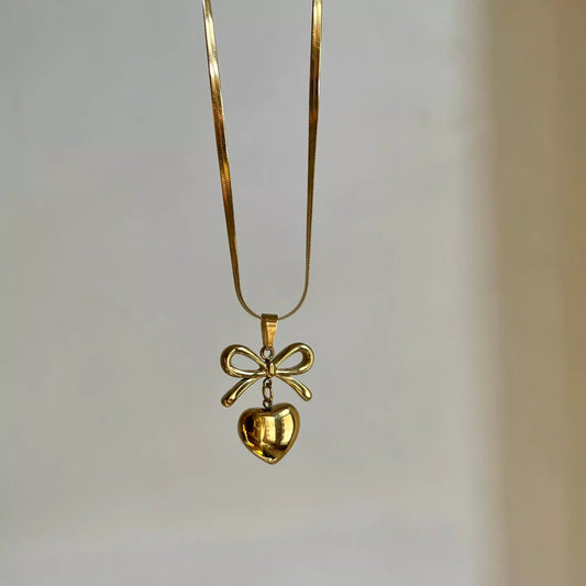 Heart Hung Bow Necklace