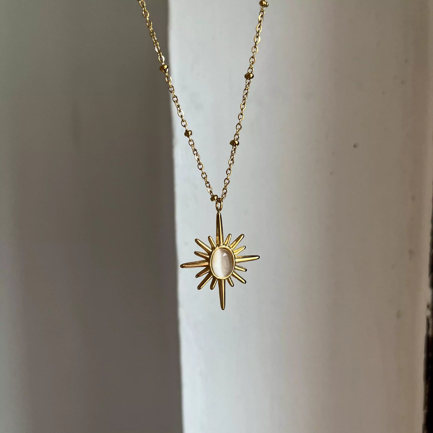 Syna Necklace