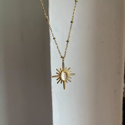 Syna Necklace