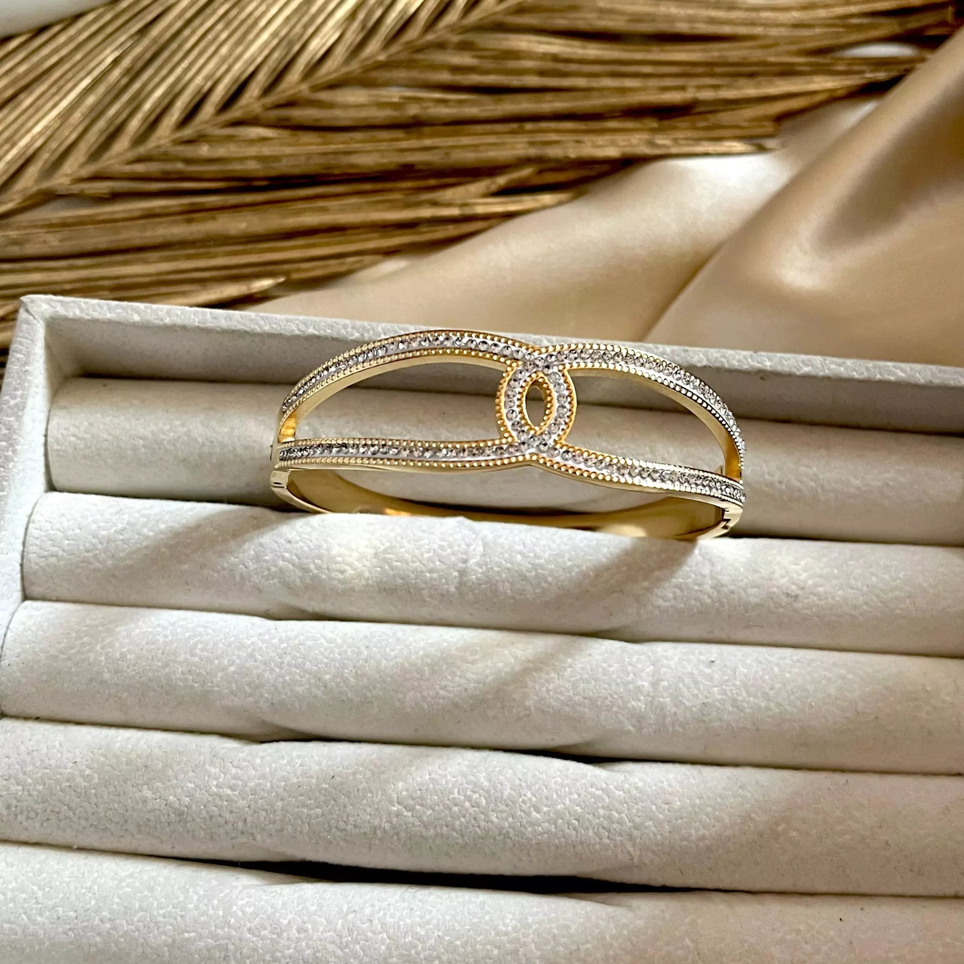 Unisa Loop Bracelet