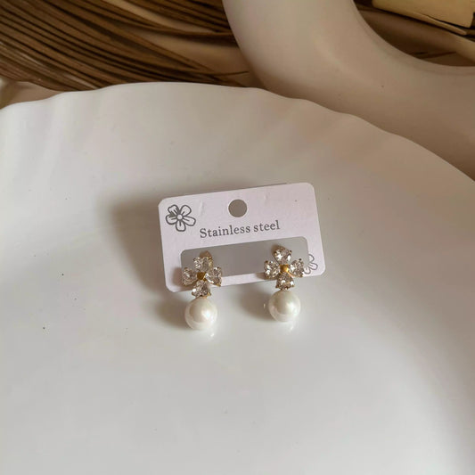 Veena Pearly Earrings