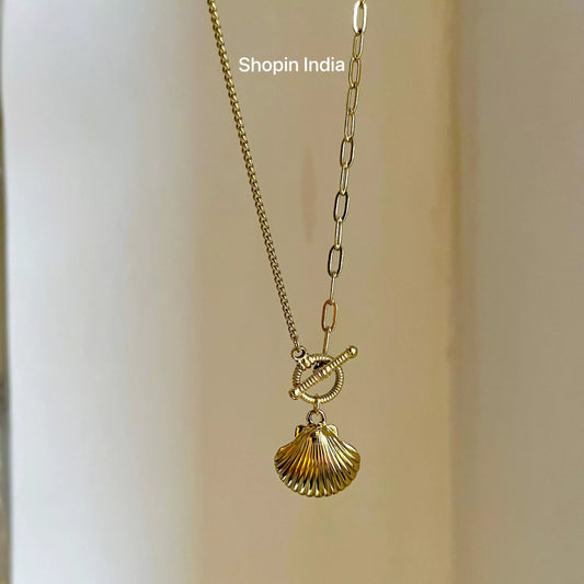 Shell Charm Linked Necklace