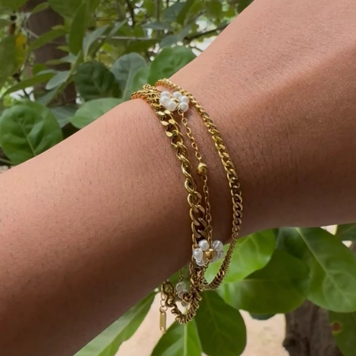 Layered Pearly Flowers Bracelet