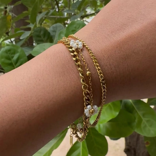 Layered Pearly Flowers Bracelet