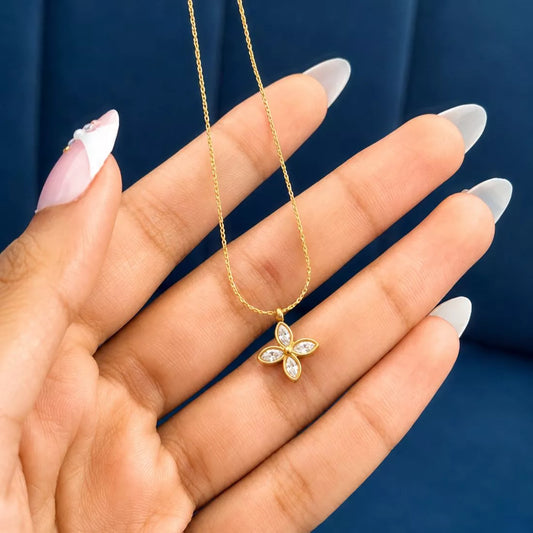 Syna Necklace