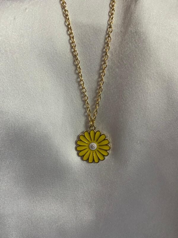 Daisy Chains Yellow