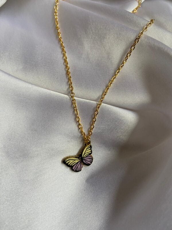 Small Digital Butterfly Chains Lilac