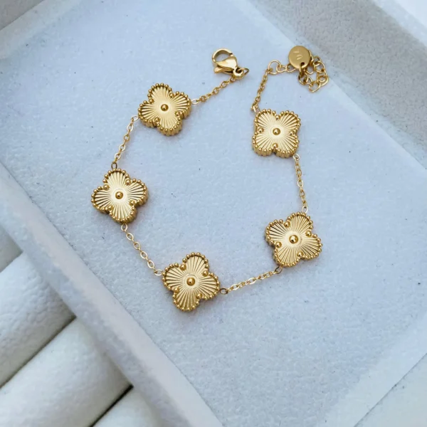 Golden clover bracelet