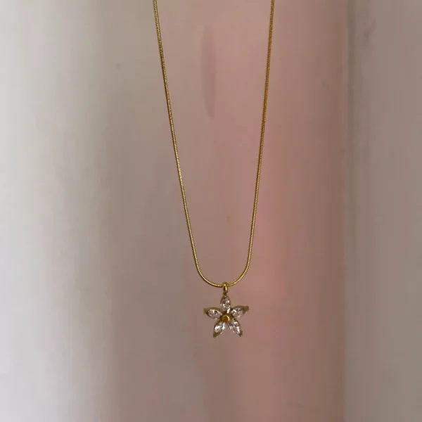 Flower Stun Necklace - Image 2