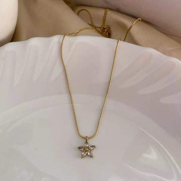 Flower Stun Necklace