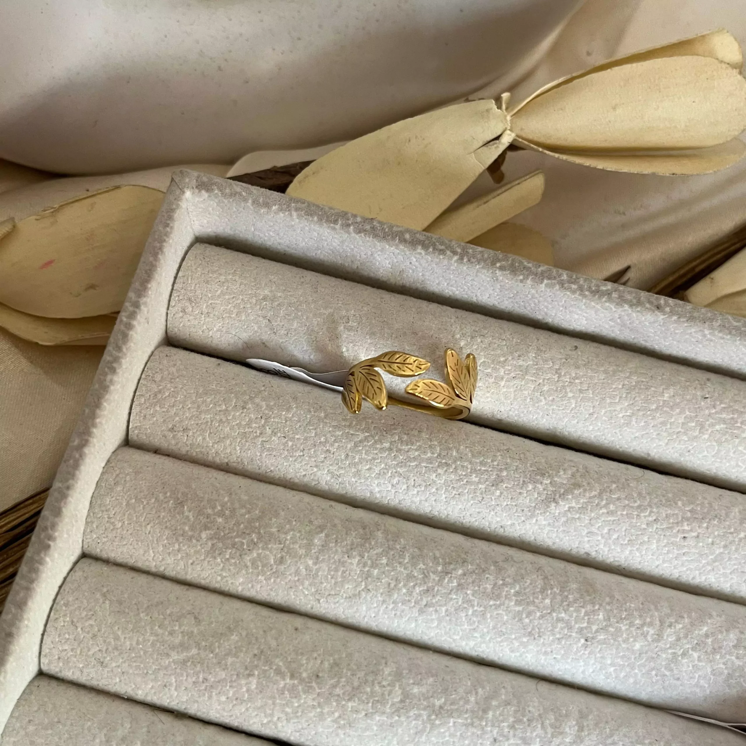 Leaflet Ring
