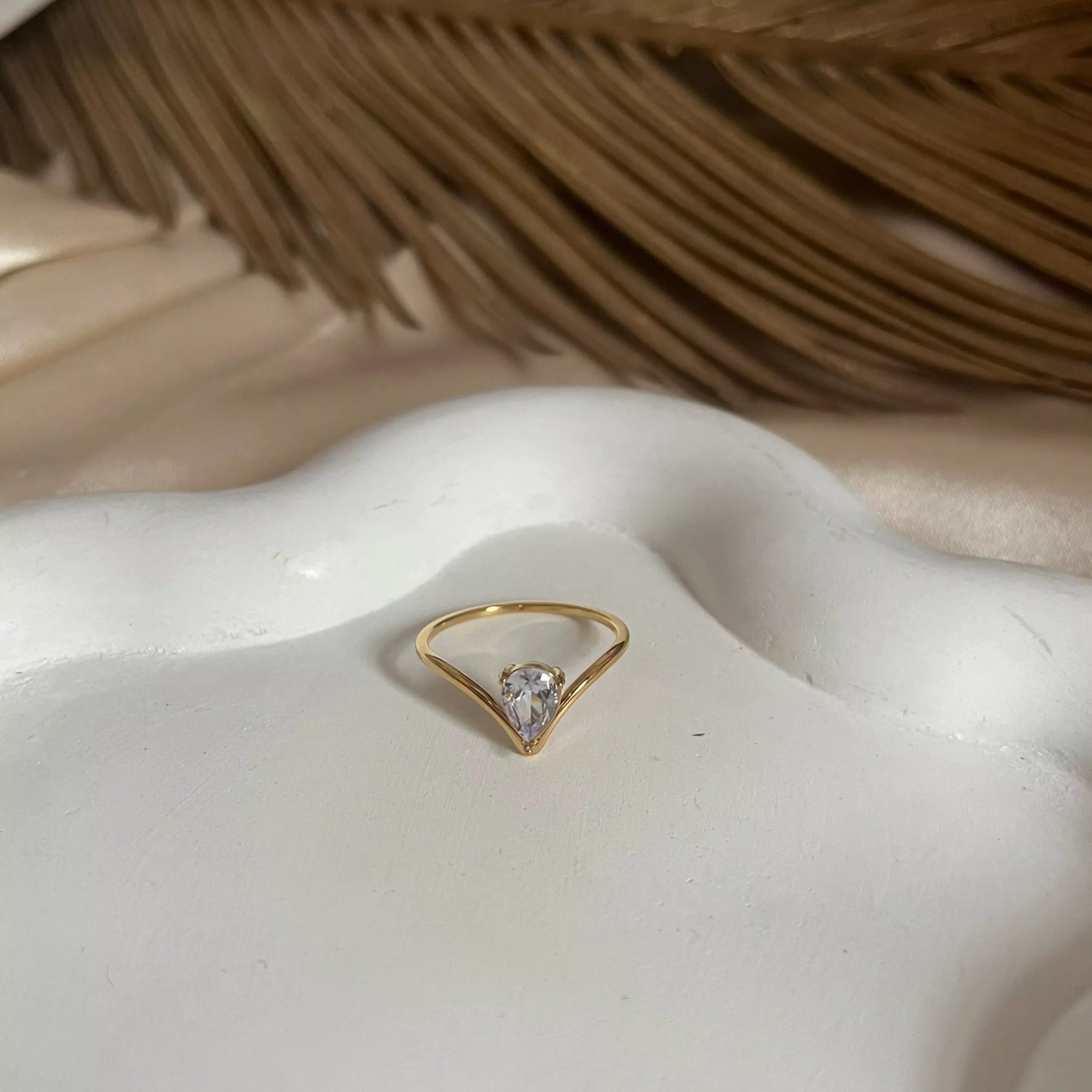 V Stud Ring