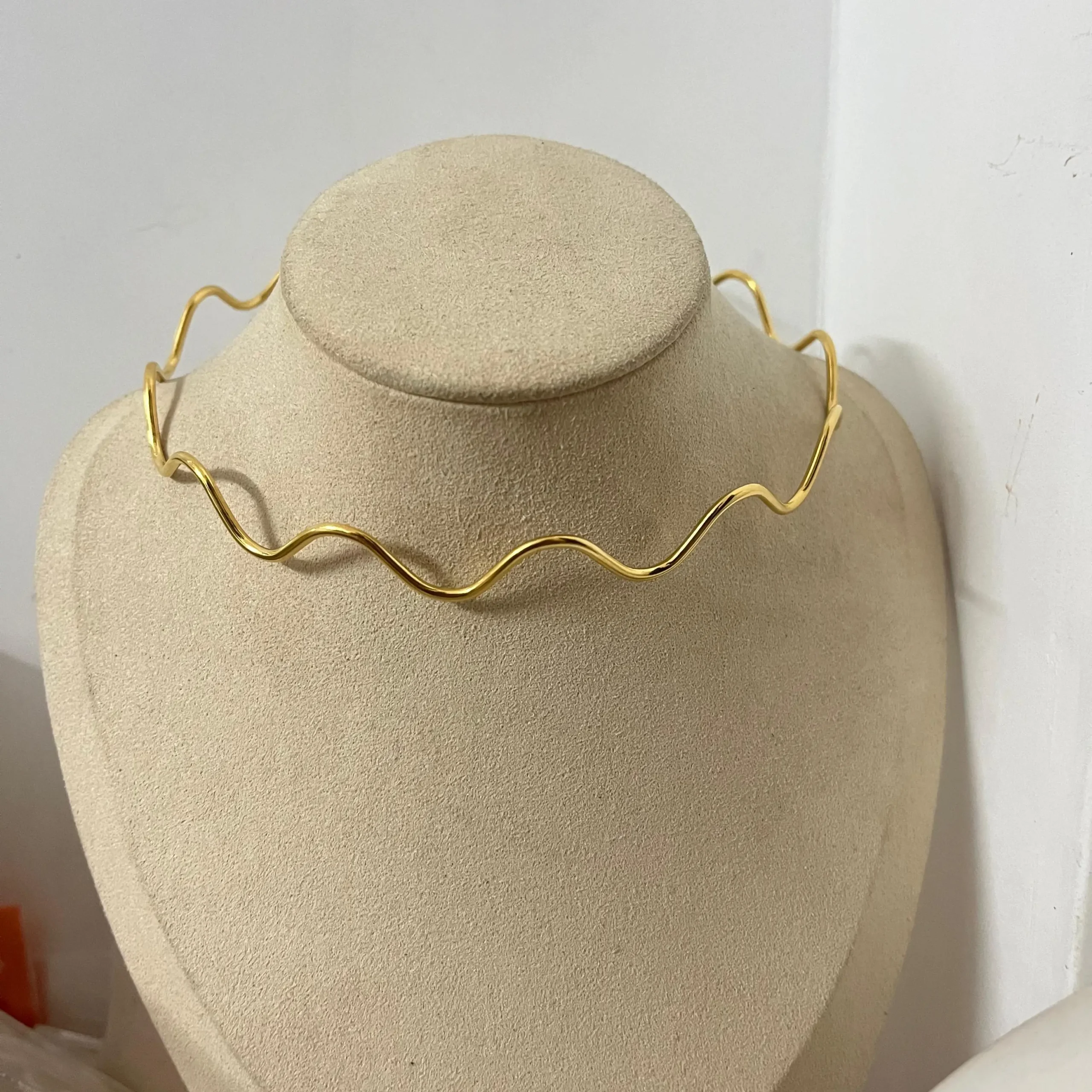 Wavey Neck Cuff