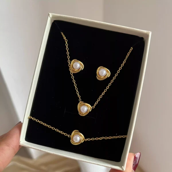 Pearl Flower Jewellery Set - Image 2