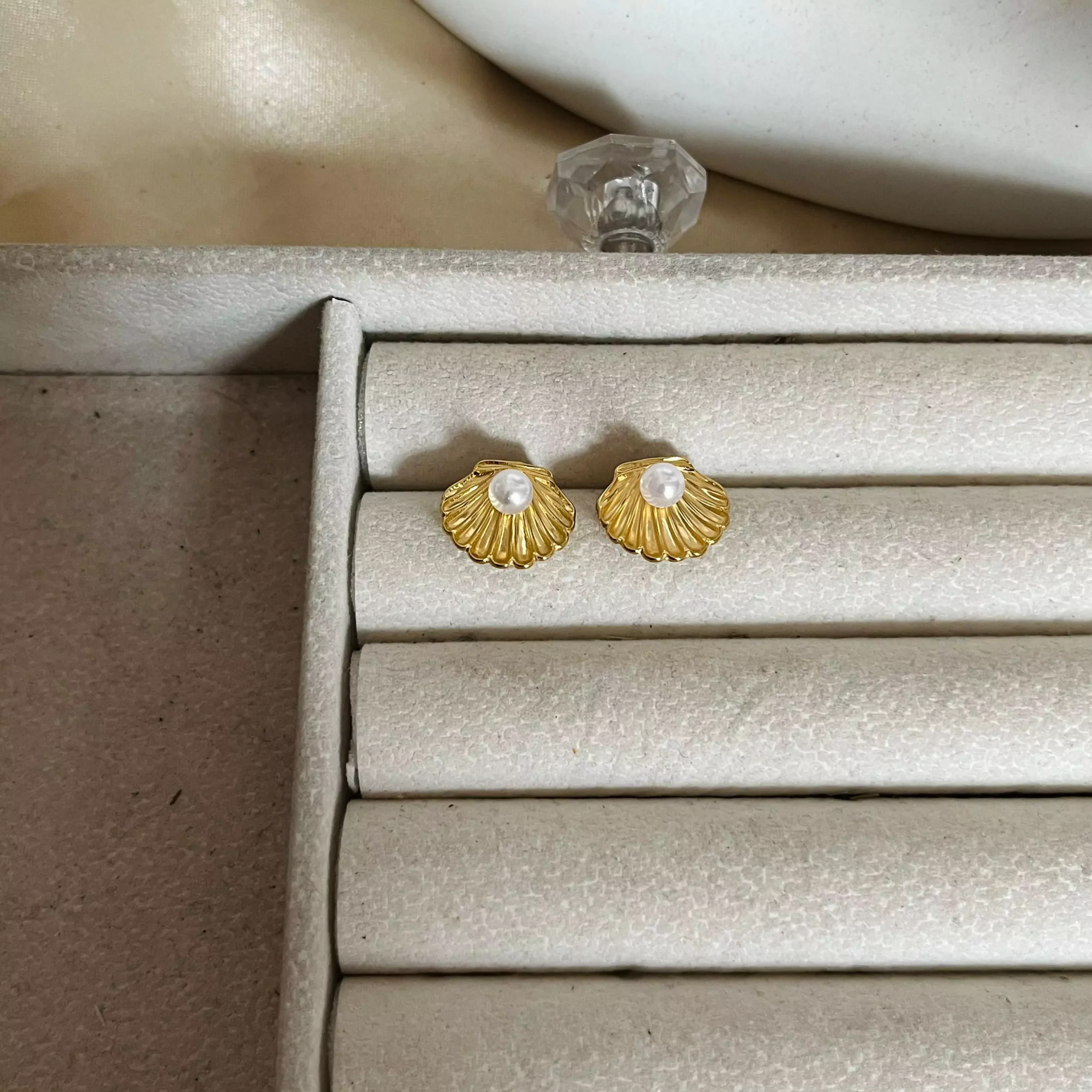 Shell Pearl Earrings